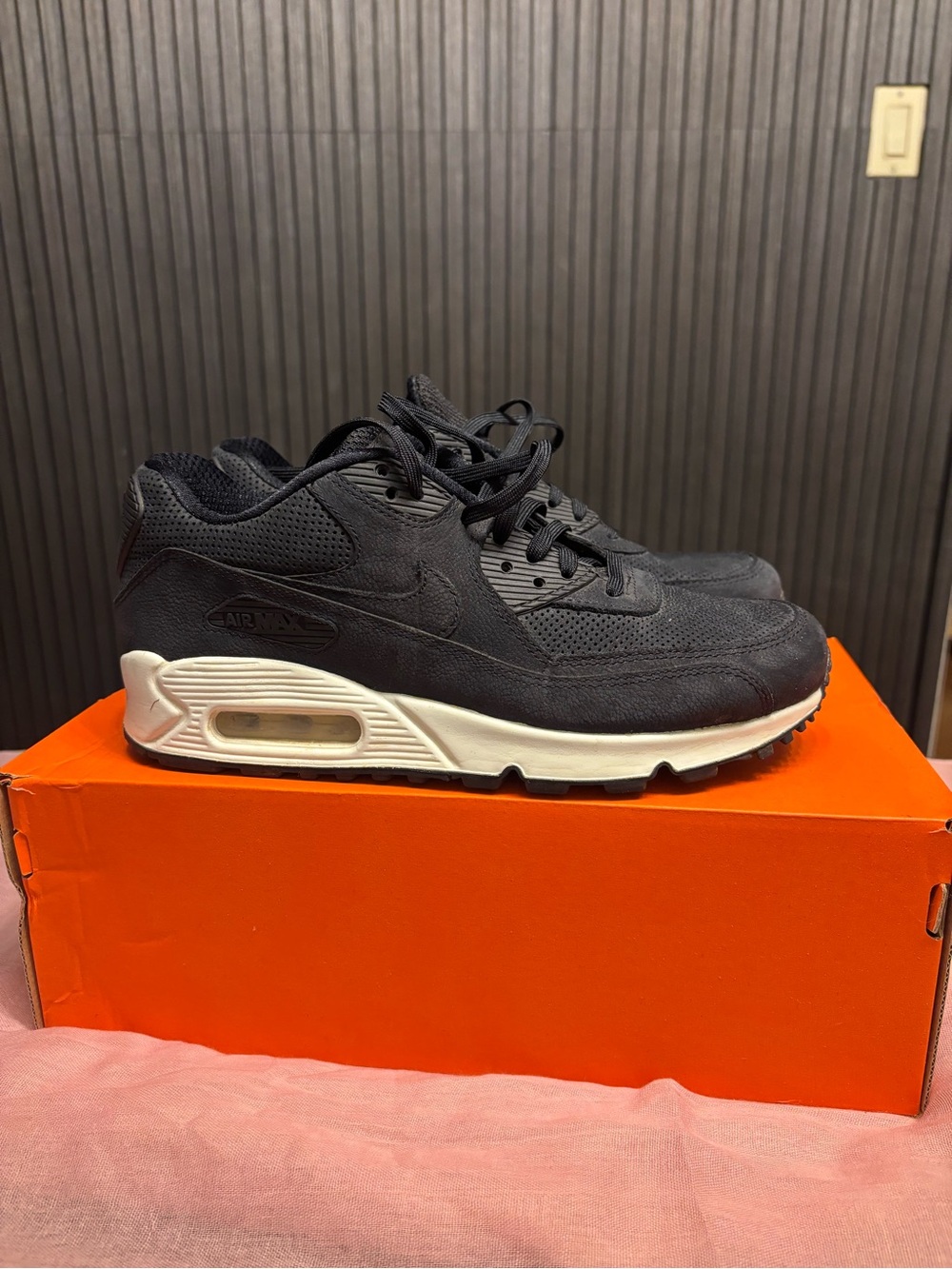 Nike Air Max 90 (Black suede/ivory)